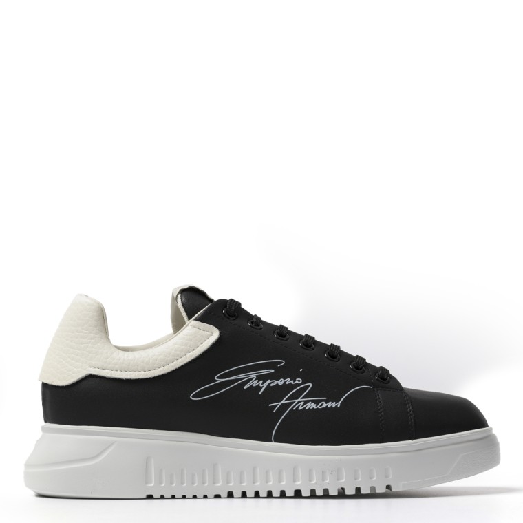 Sneakers Emporio Armani in pelle con logo signature e suola zigrinata