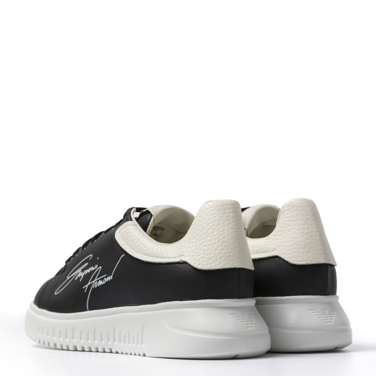 Sneakers Emporio Armani in pelle con logo signature e suola zigrinata