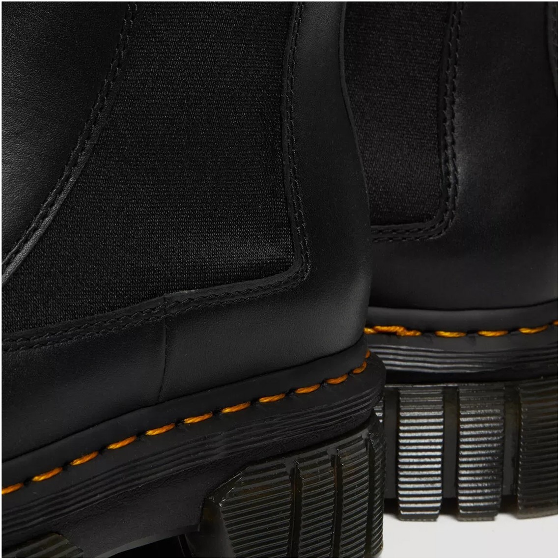 Stivaletti Chelsea di pelle con platform Dr Martens 