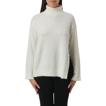 Maglia dolcevita in misto angora con perle Twinset