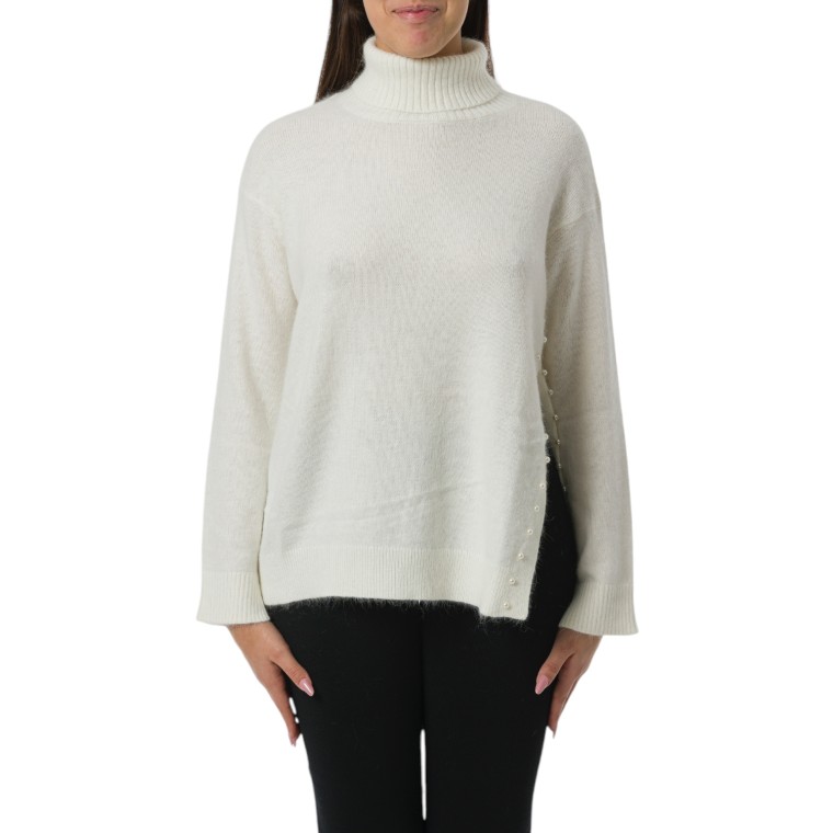 Maglia dolcevita in misto angora con perle Twinset