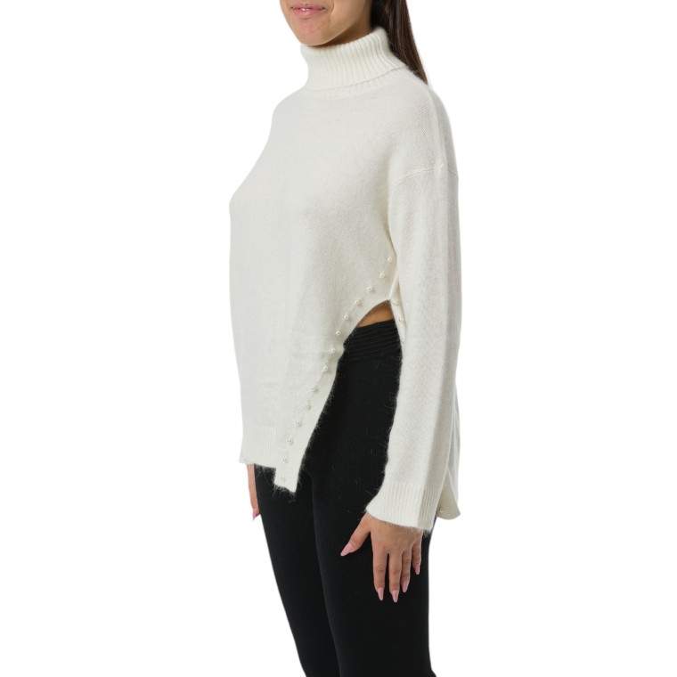 Maglia dolcevita in misto angora con perle Twinset