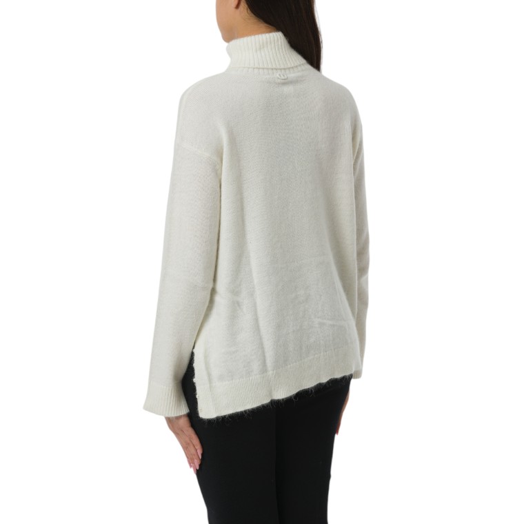 Maglia dolcevita in misto angora con perle Twinset