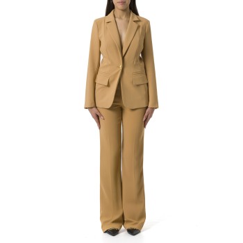 Tailleur in crêpe stretch con giacca sfiancata e...