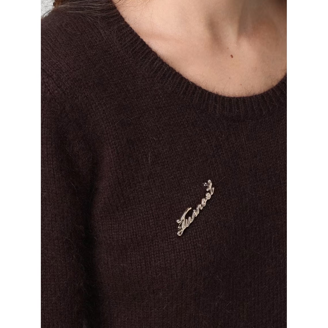 Maglia in misto angora con spilla Twinset