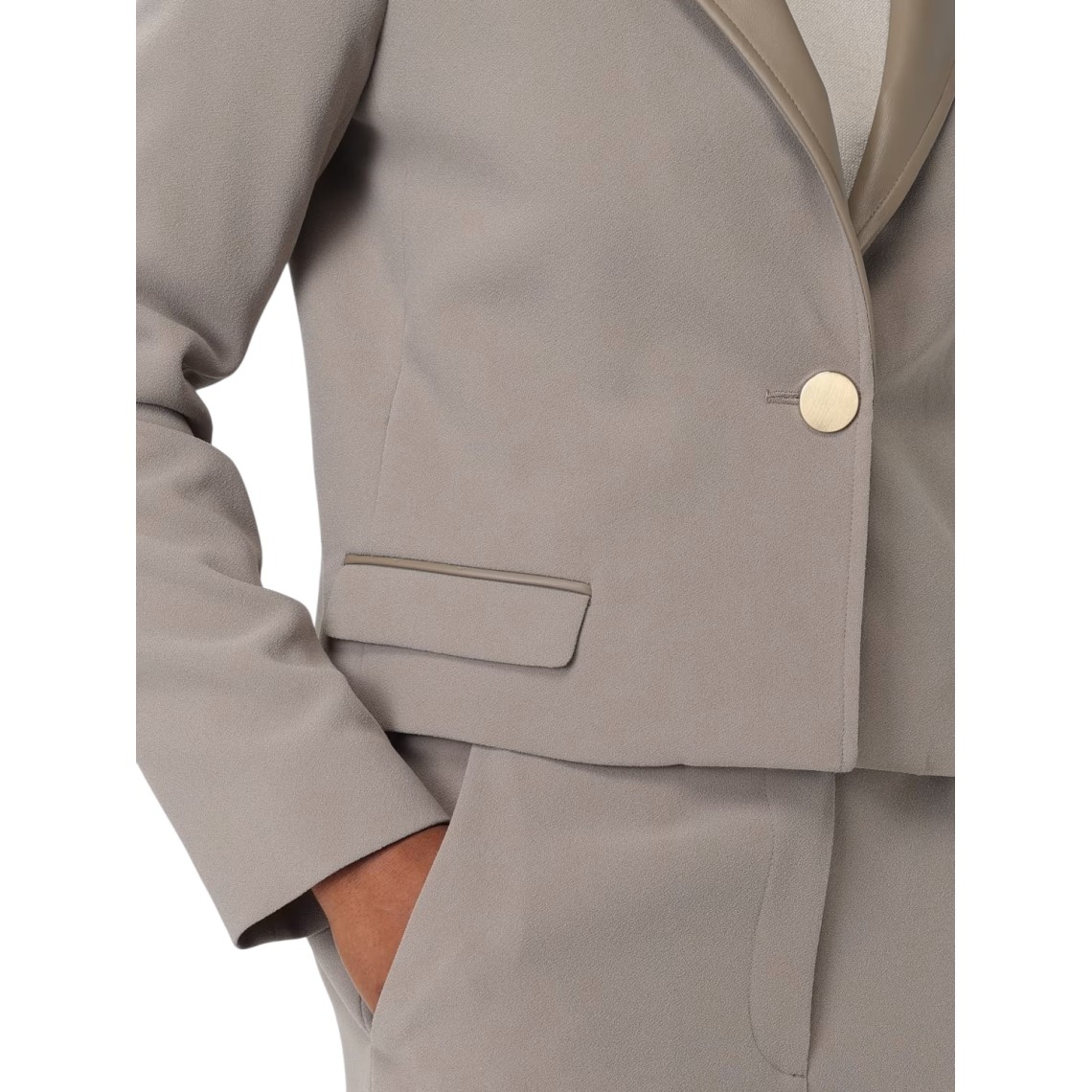 Blazer cropped Armani Exchange in misto viscosa