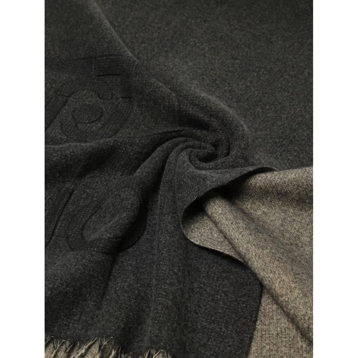 Stola Liu Jo in viscosa con logo jacquard