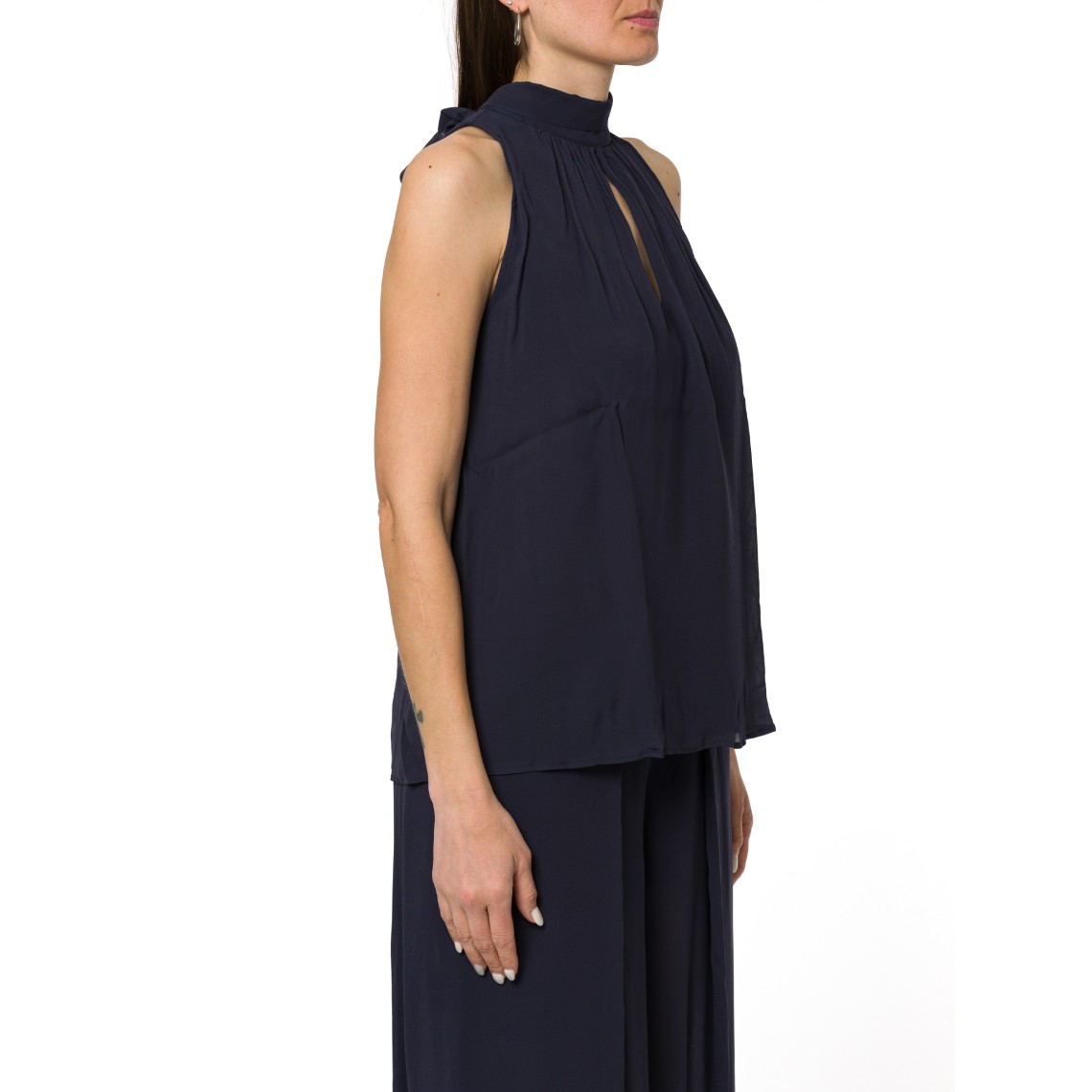 Top smanicato con scollo a goccia Marella