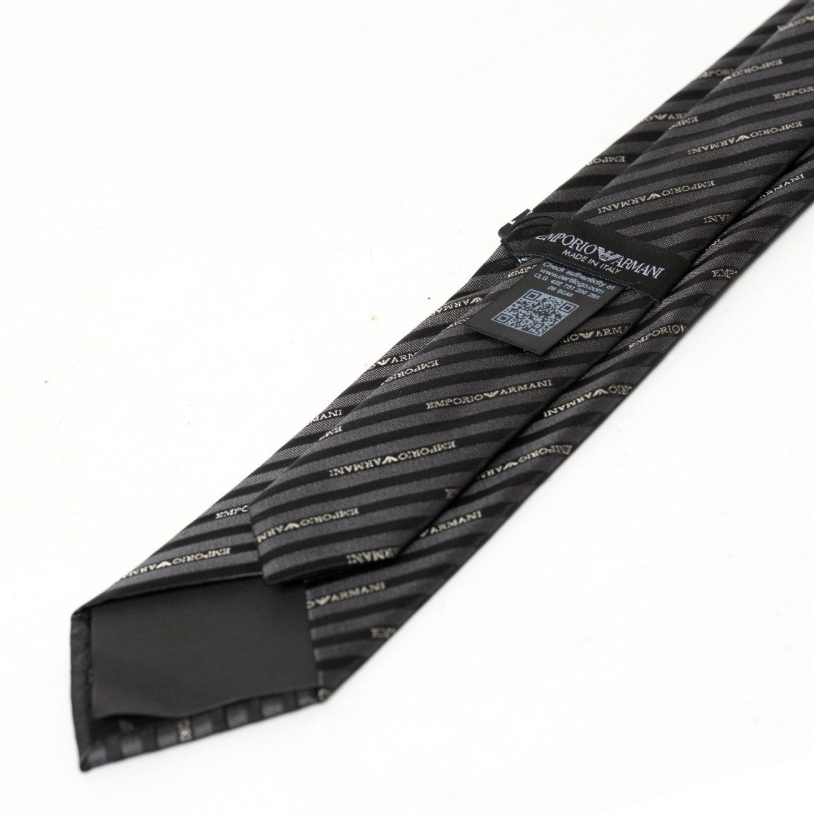 Cravatta in seta jacquard con logo Emporio Armani all over