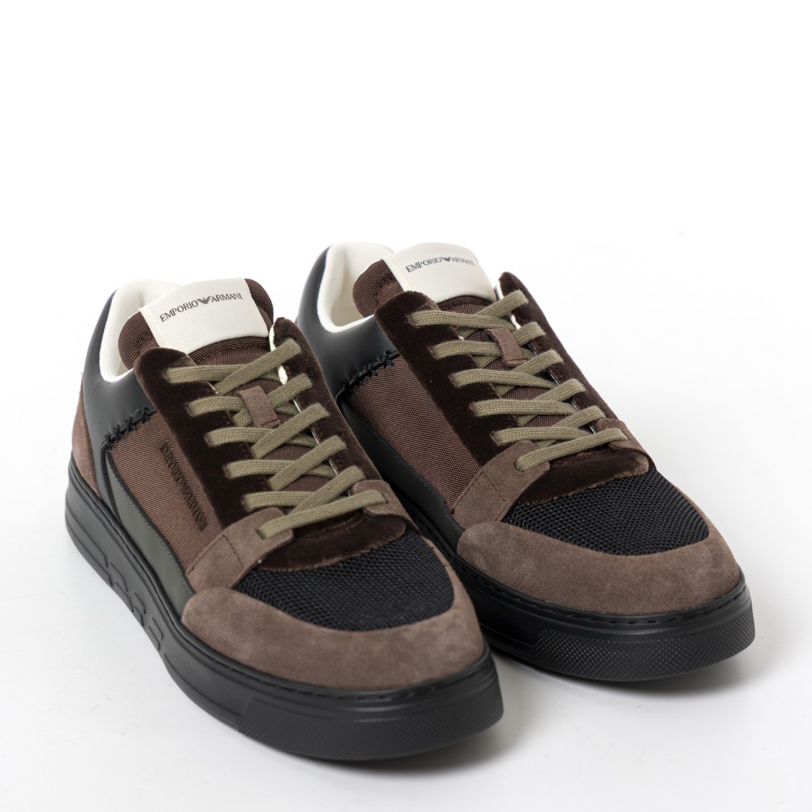 Sneakers Emporio Armani con tomaia in pelle scamosciata