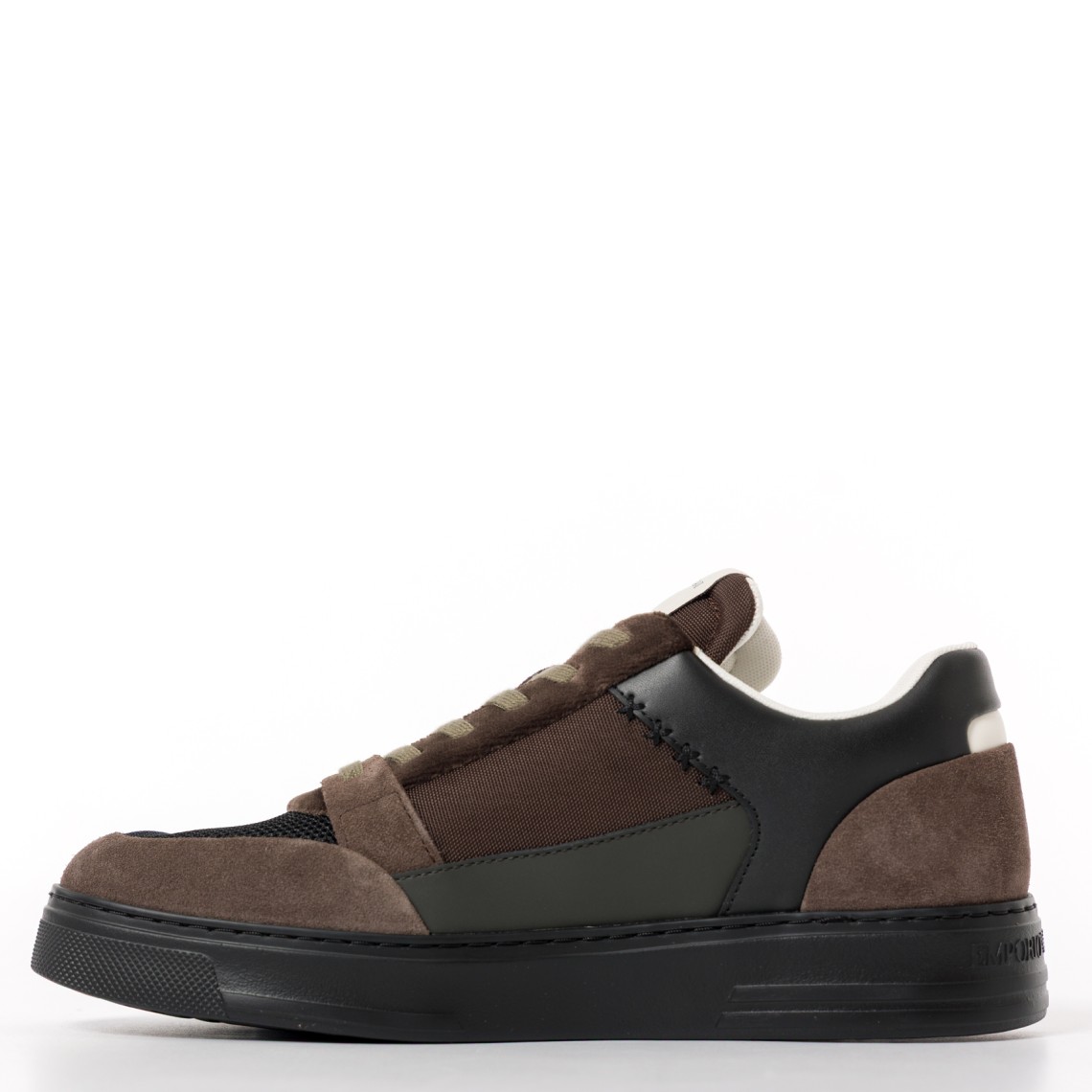 Sneakers Emporio Armani con tomaia in pelle scamosciata