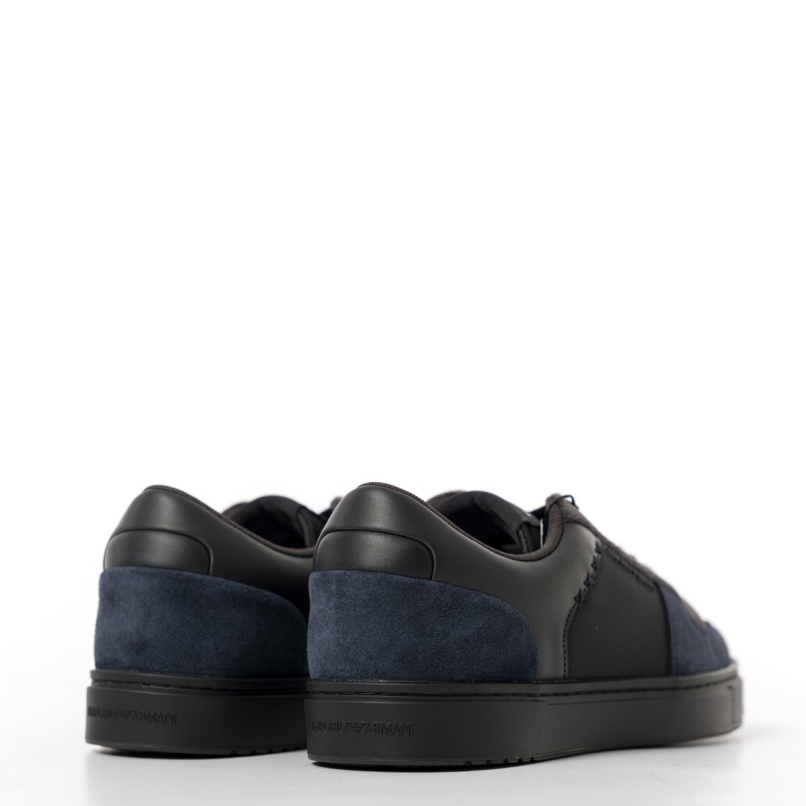 Sneakers Emporio Armani con tomaia in pelle scamosciata