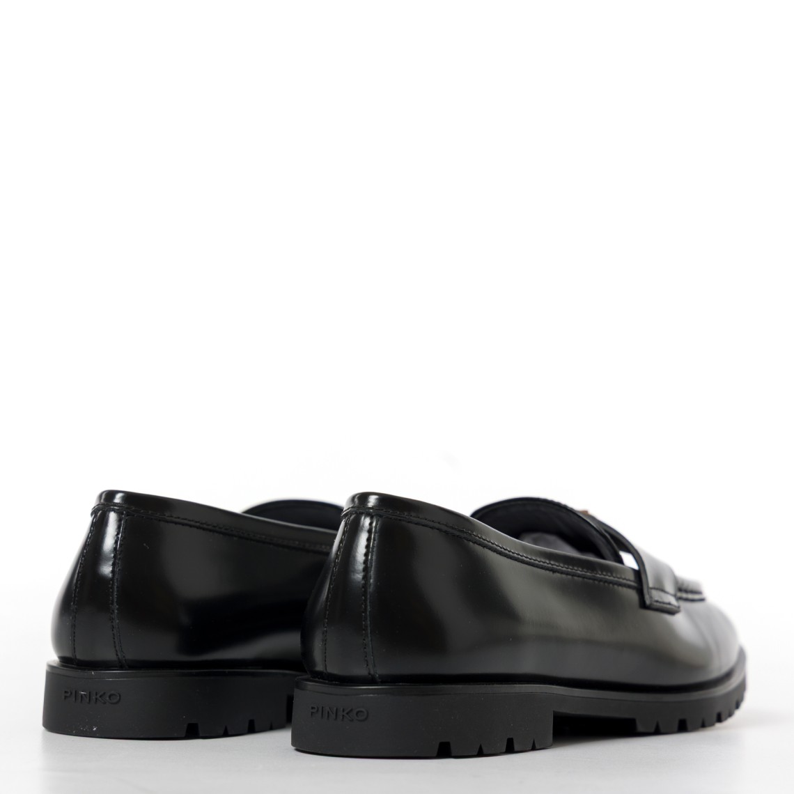 Mocassino in pelle con logo e suola carrarmato Pinko
